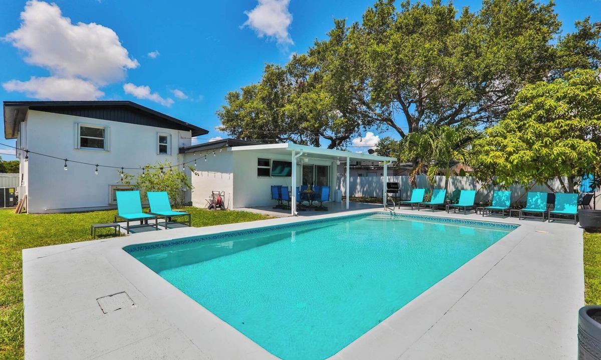 Ives Estates House | Spacious 5BR Villa with Private Pool Near Hard Rock Stadium