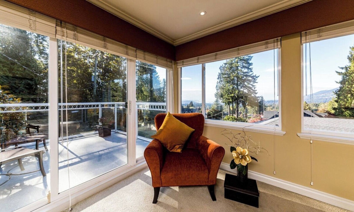 Upper Lonsdale House | Spacious 7BR Oasis | Ocean View | Near Everything