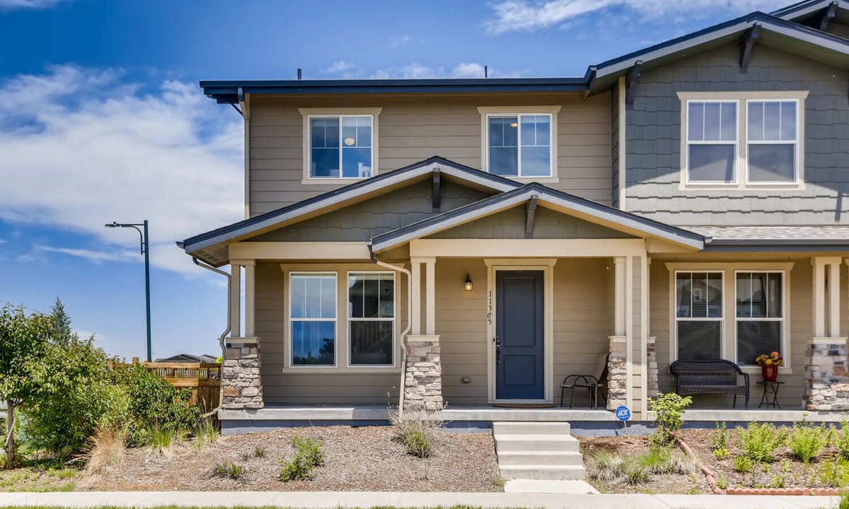 Aurora House | Spacious and modern Central Park Denver Home