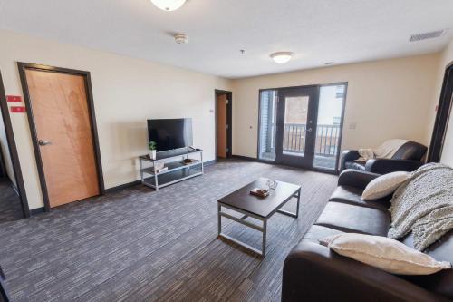 Ontario Apartment | Spacious and Modern Stay to Relax & Recharge