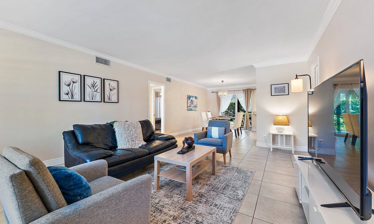 Singer Island Apartment | Spacious Beach Apt Walking Distance to Everything