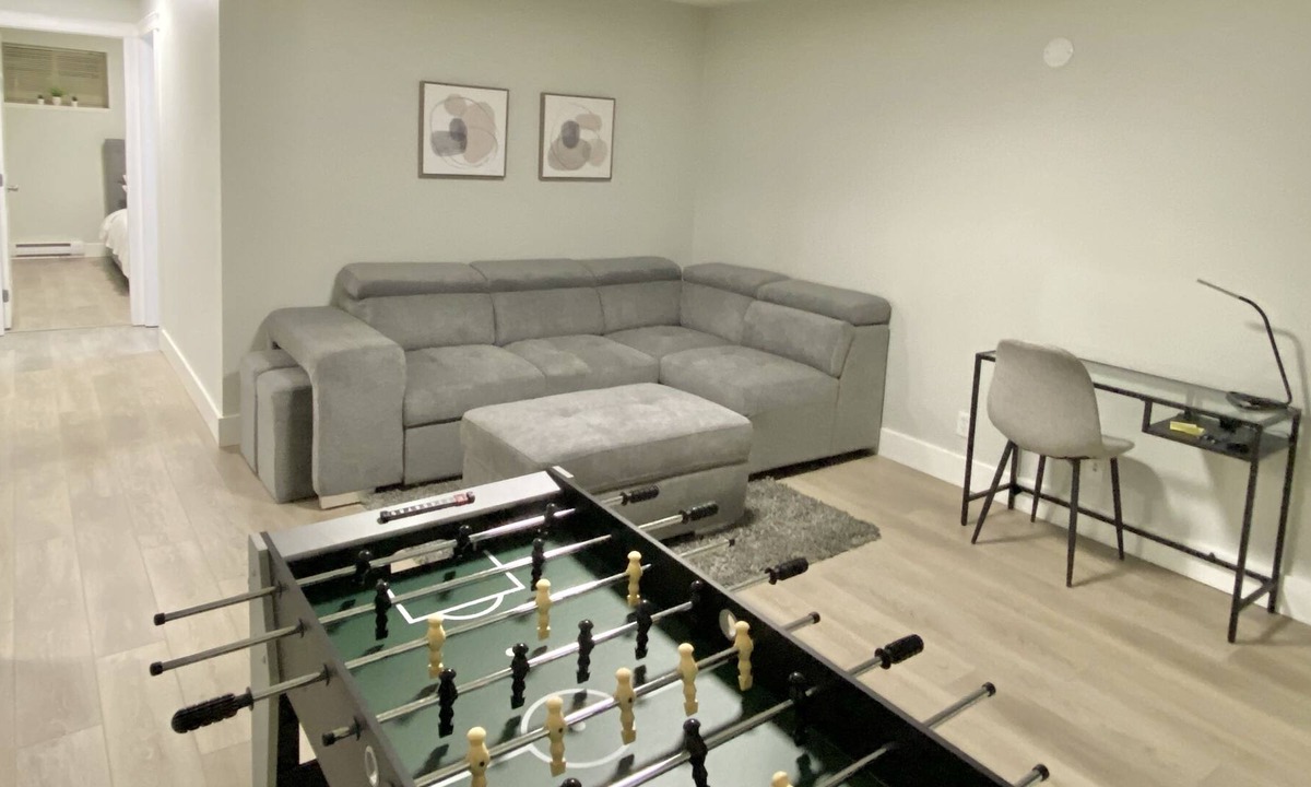 Saanich West House | Spacious, Centrally Located, Sleeps up to 7