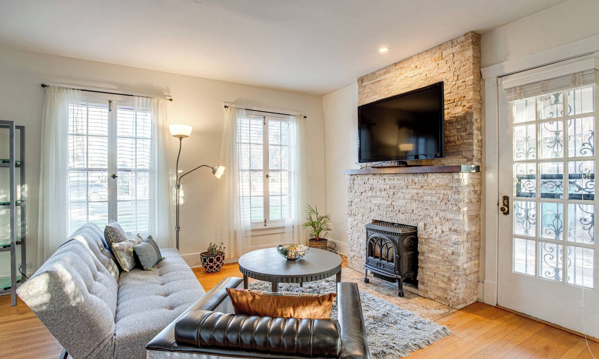 Englewood House | Spacious Home w/Fenced Yard: 6 Mi to Dtwn Denver!