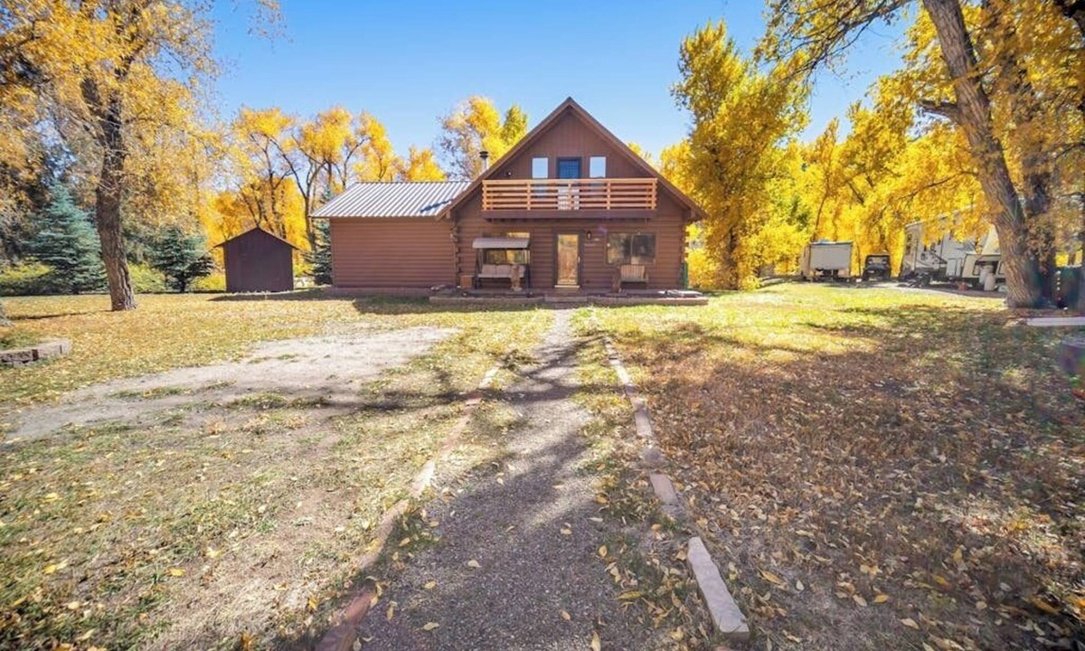 South Fork House | Spacious home with hot tub, gas grill, fireplace, & washer/dryer