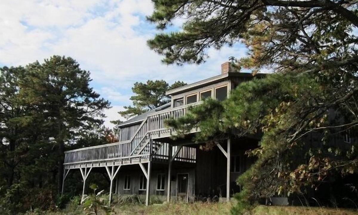 Pleasant Point House | Spacious Multi-Level Contemporary Home (1677)