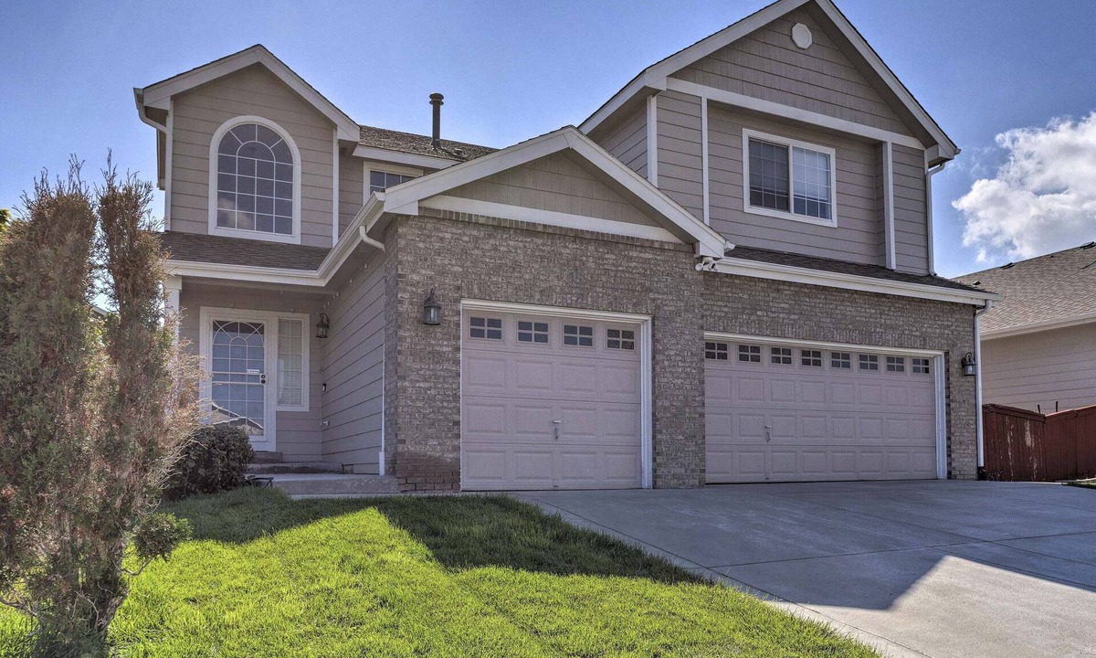 Thornton House | Spacious Parkview Home 12 Mi to Denver, Game Room