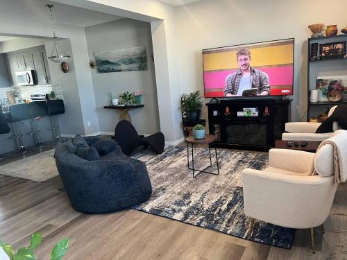 Southeast Edmonton House | Spacious Private Room with TV, WiFi and Fridge