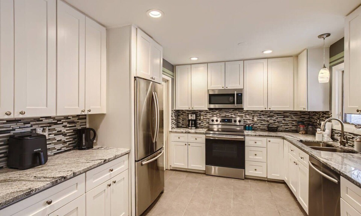 University Hills House | Spacious Ranch with Light Rail Access, 10 Guests