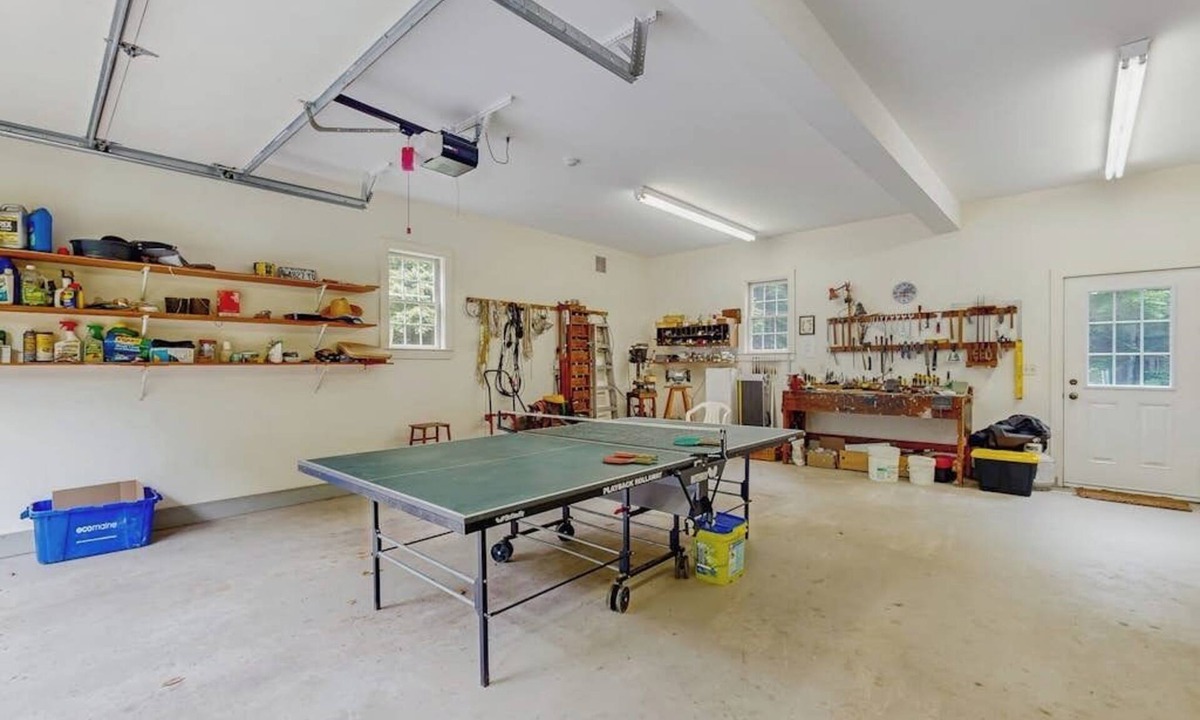 Freeport House | Spacious retreat with peaceful seclusion, Wifi, Patio & BBQ Grill