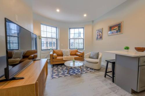 Prudential - St. Botolph Apartment | Spacious Studio Apt South End