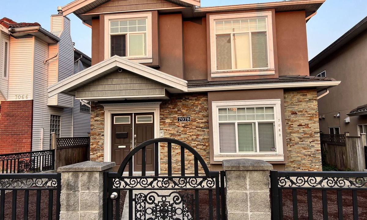Vancouver South House | Spacious upper-level unit located on Main St.
