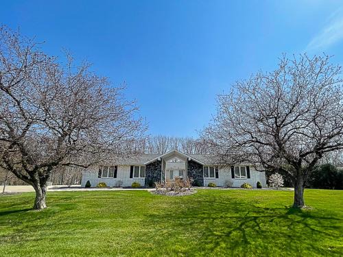 Wadsworth Apartment | Star Lane garden apartment with pool