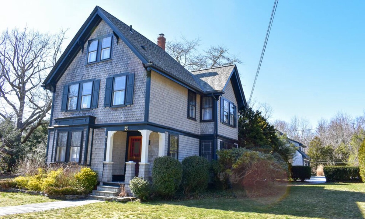 Dennis House | Stately 4 bedroom home, less than a mile to Corporation Beach