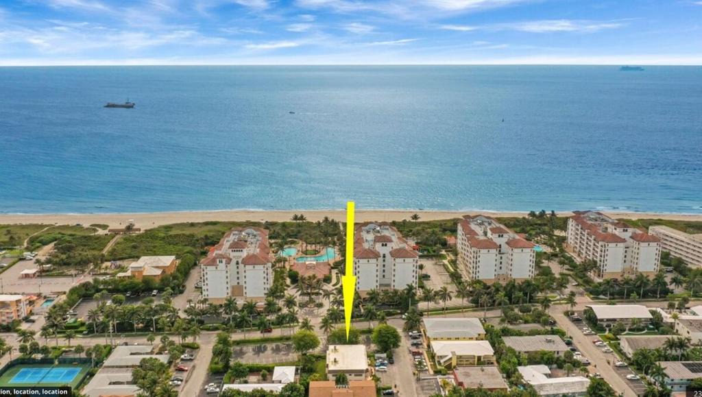 Palm Beach Shores Apartment | Steps To Beach! 4 Condos In 1- Perfect For Groups