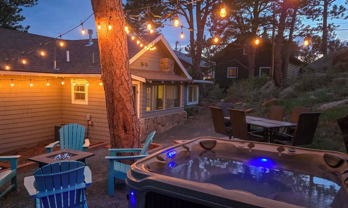 Drake Cottage | Steps to Estes Lake: Mtn-view Hideaway w/Hot Tub!