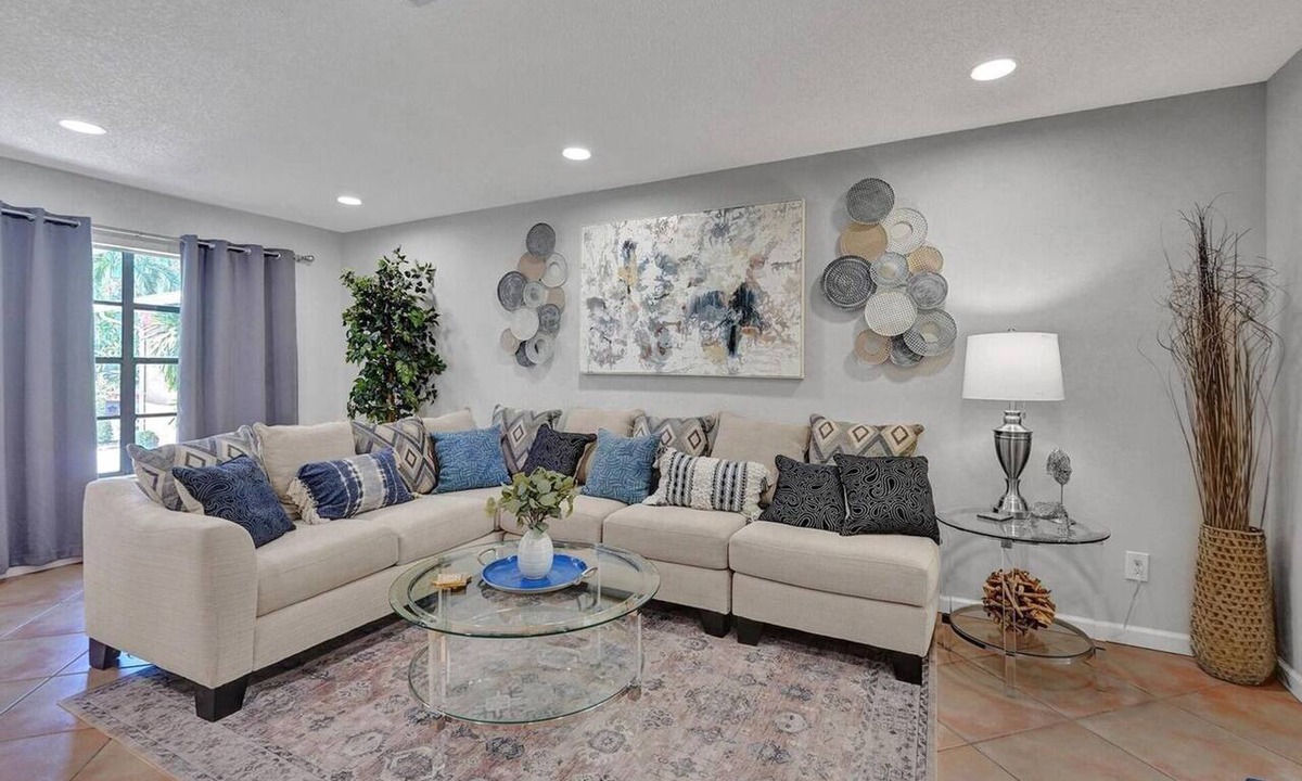 Hollywood Apartment | Steps to Hardrock! Managed by BNR Vacation Rentals