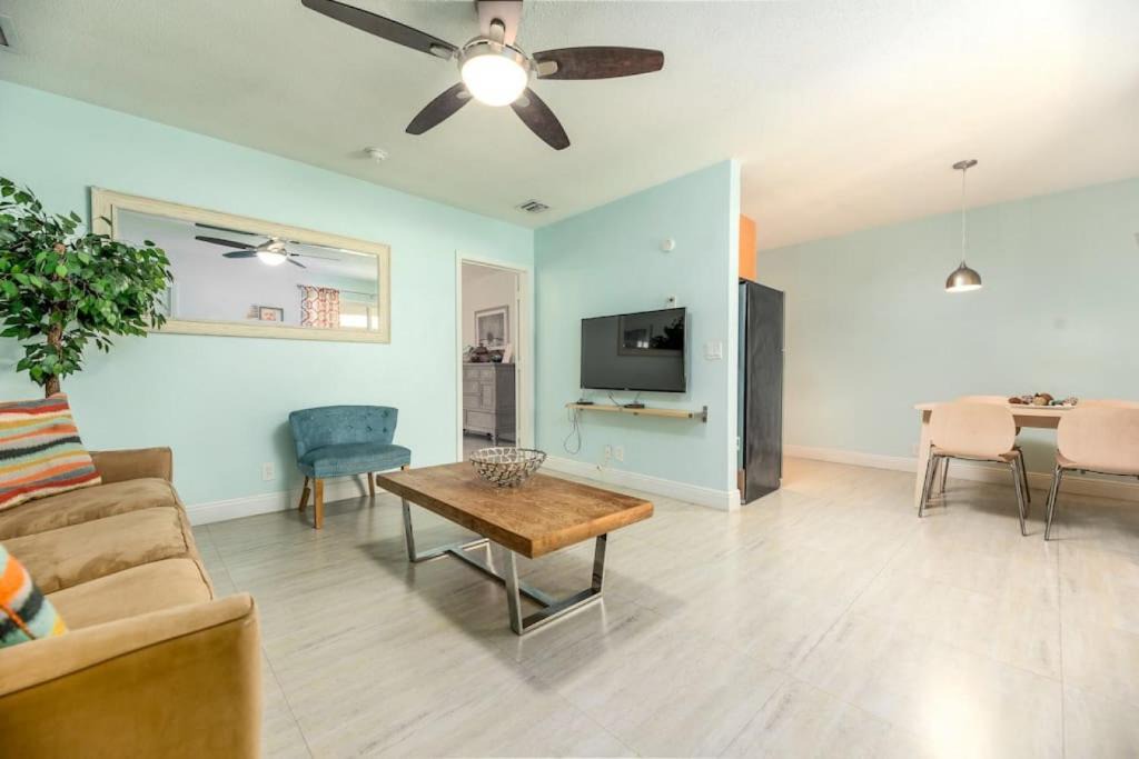 Lauderdale-by-the-Sea Apartment | Steps to Sand and Sea 3