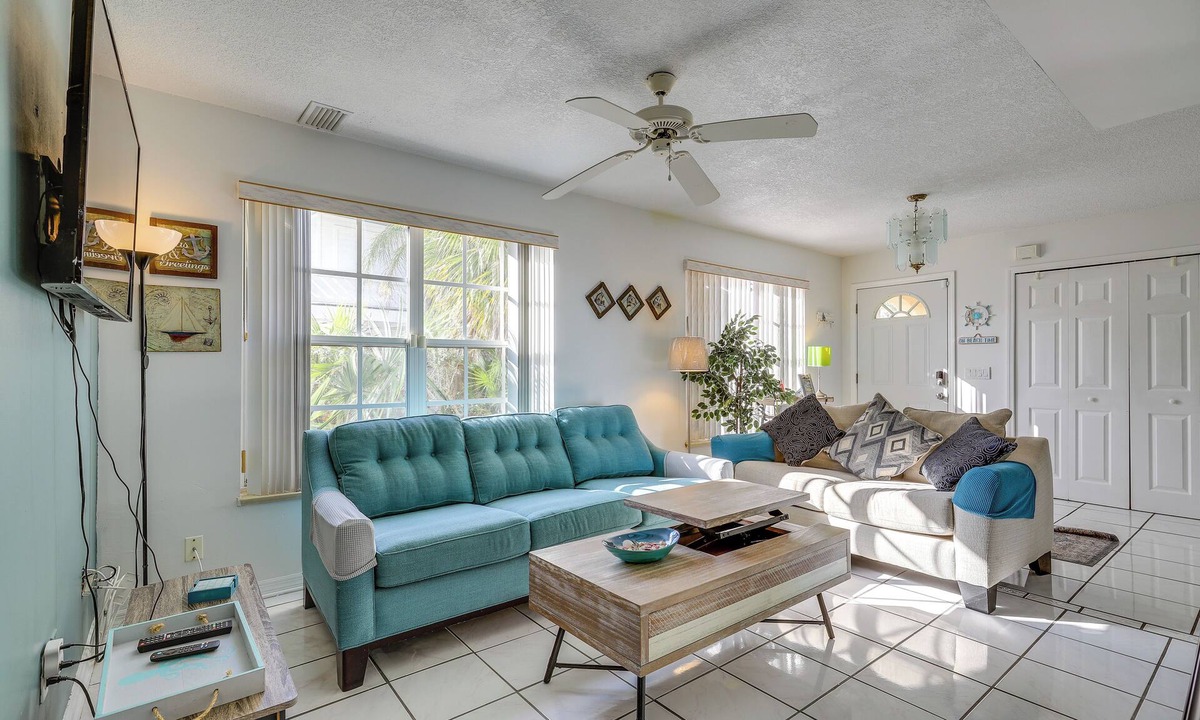 Fort Pierce Cottage | Steps to Sand! Pet-friendly Home in Fort Pierce