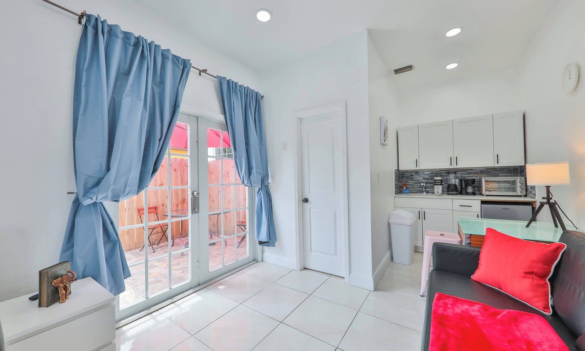 Downtown Hollywood Apartment | Studio Beetween Downtown & Beach