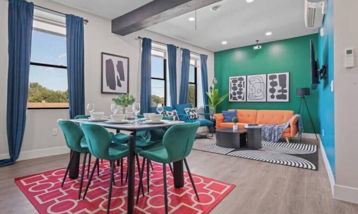 Cleveland Apartment | Stunning 2BR-1BR Apt+mins to Zoo & D/T+HD Projector