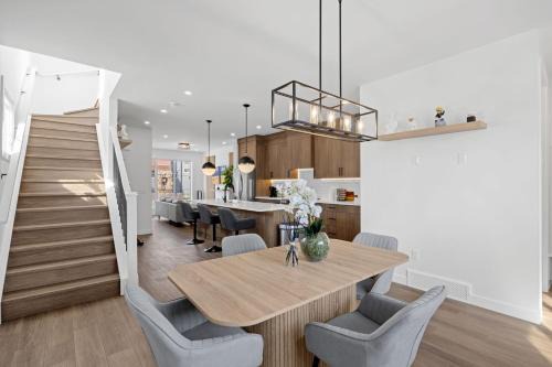 Tuxedo Park Apartment | Stunning 3BR Luxury Home Downtown Corner Views