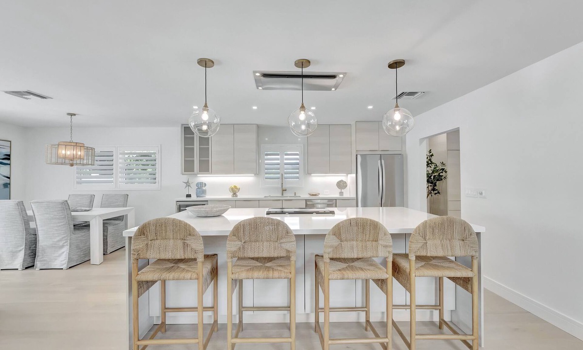 Lake Ida Shores House | STUNNING COASTAL MODERN 3 BED POOL HOME MINUTES TO THE BEACH AND ATLANTIC AVE.