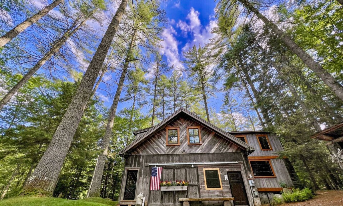Intervale House | Stunning custom bld-riverside-pet/family friendly