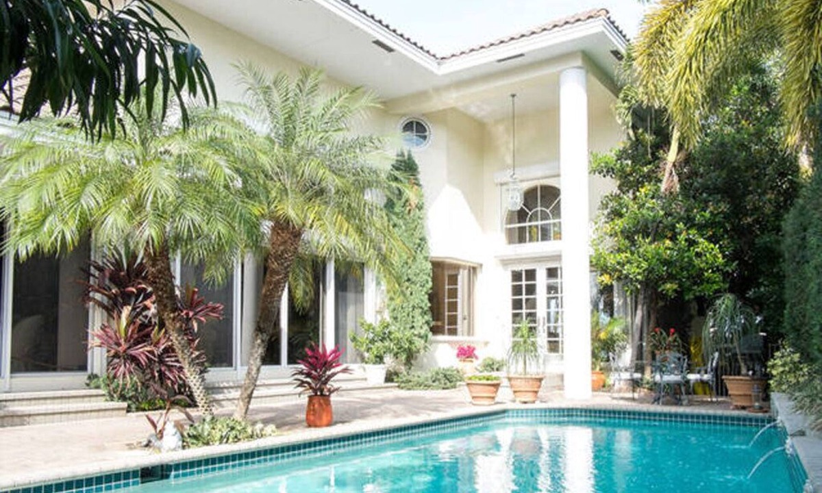East Ocean Ave House | Stunning Intracoastal Beach Home w/Boat Dock