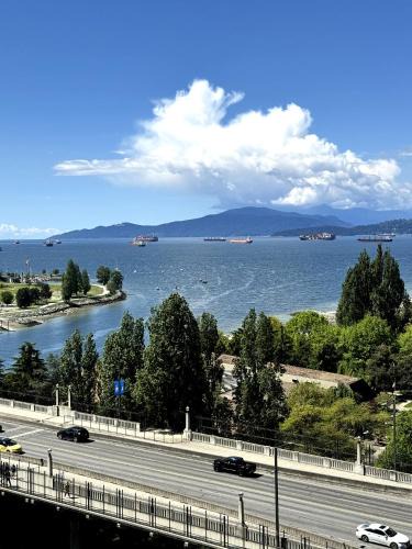 Downtown Vancouver Apartment | Stunning ocean (sound of waves)