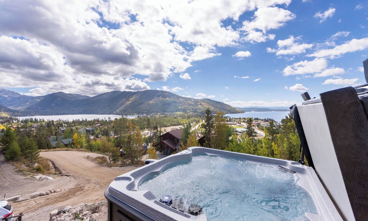 Grand Lake House | Stunning Unobstructed Lake & Mountain Views, Hot Tub, In-Town, 1 mile to RMNP
