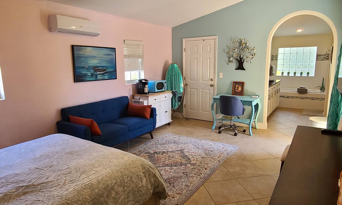Juno Beach Apartment | Stylish 1-bedroom studio with its own AC in Juno Beach - 1 block to Next Era
