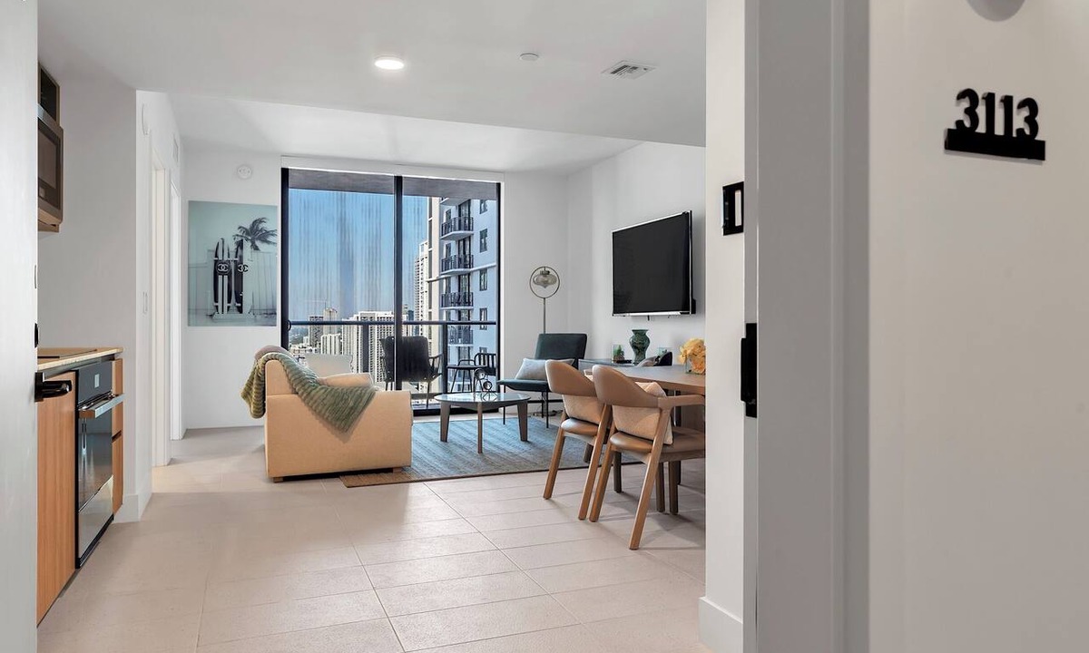 Downtown Miami Apartment | Stylish 1BR Apartment 31st Floor Beautiful Downtown & Bay Views
