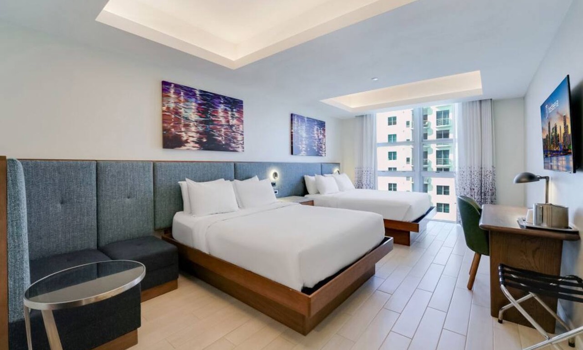 Downtown Hollywood Apartment | Stylish 2 Queen Studio Pool & Gym. Perfect location