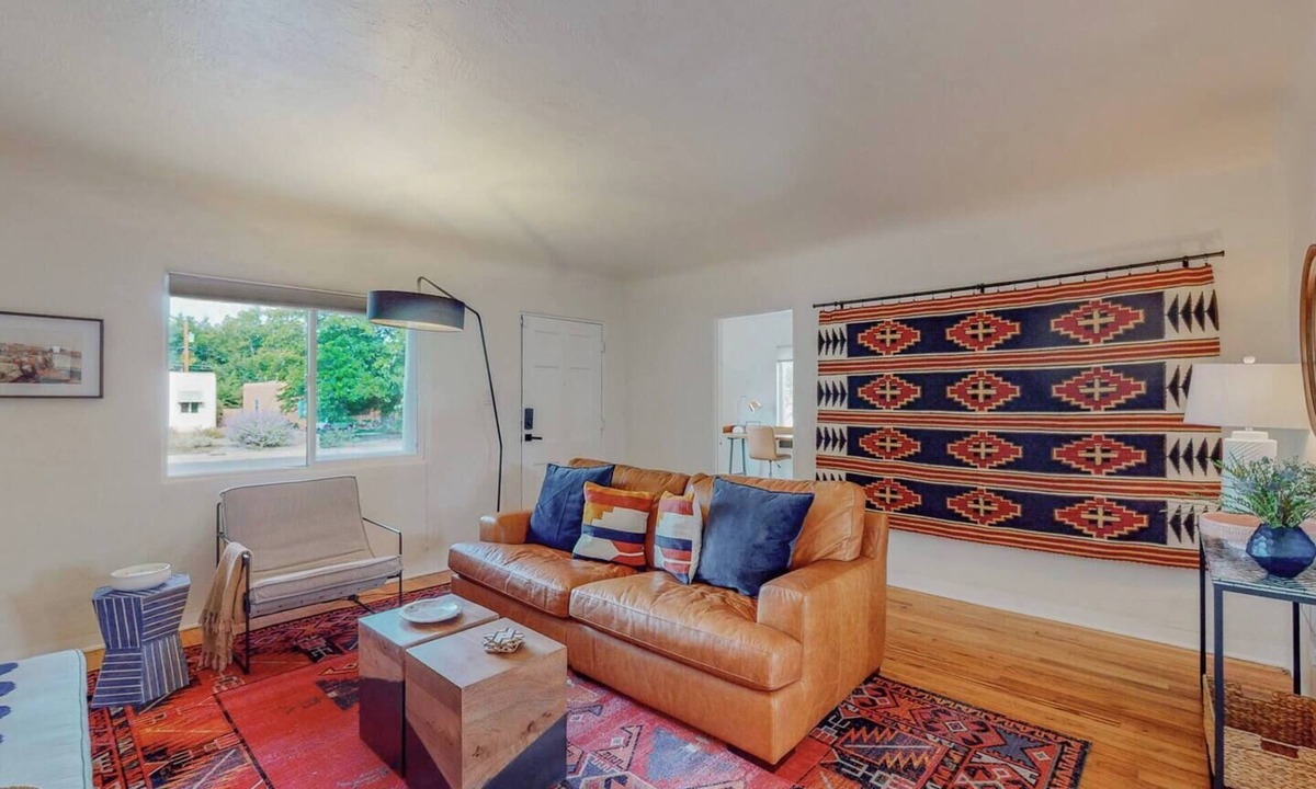 Highland Business House | Stylish 2bd/1ba + Office & Yard