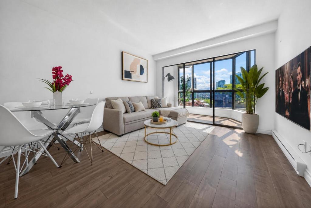 Yaletown Apartment | Stylish 2BR Steps from Vibrant Yaletown