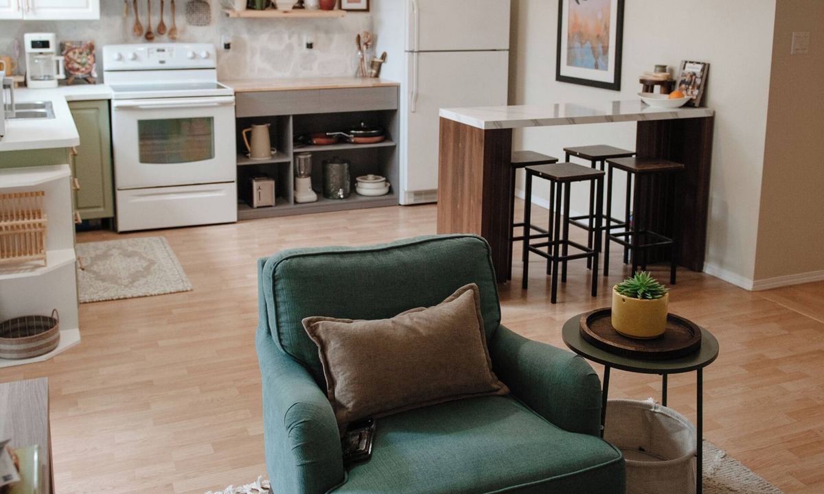 South Lethbridge House | Stylish 3BR Retreat, Prime Local, Sleeps 8+Trundle