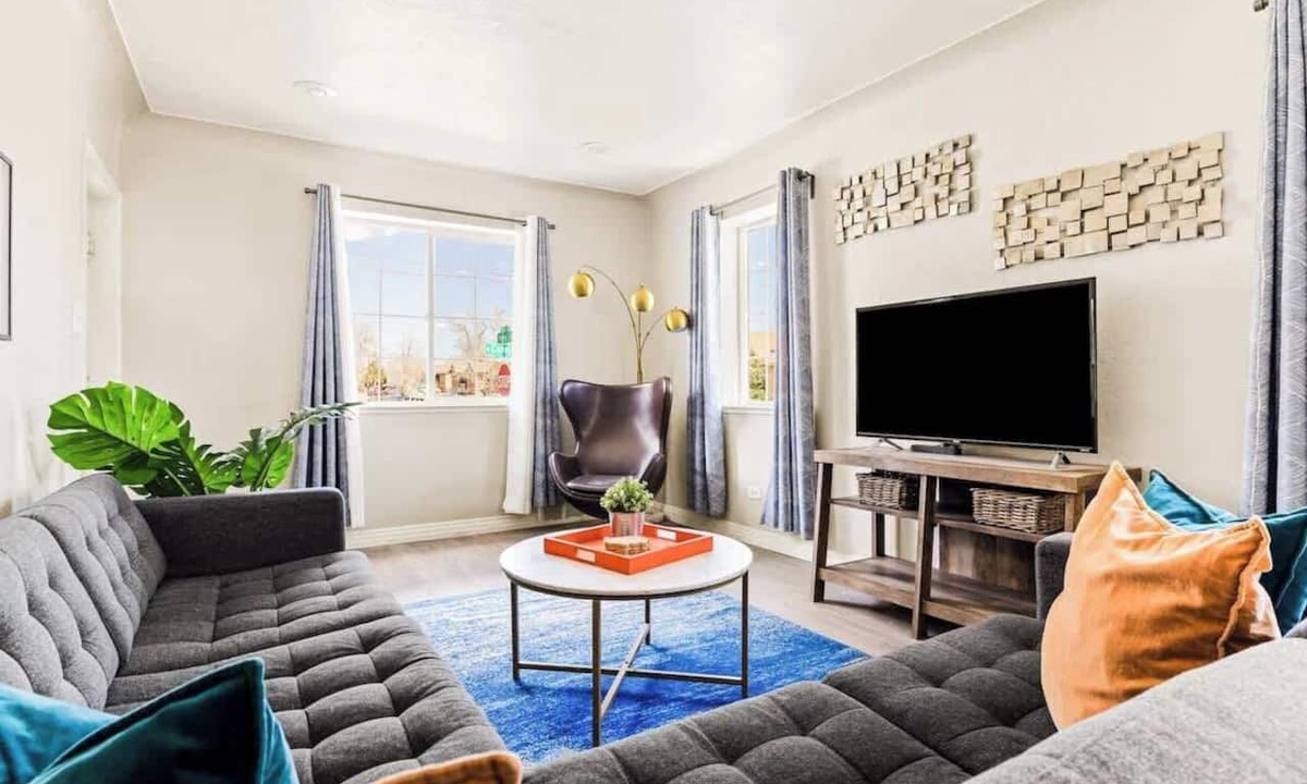 West Colfax Apartment | Stylish City Condo | King Beds | Sloans Lake 30Day