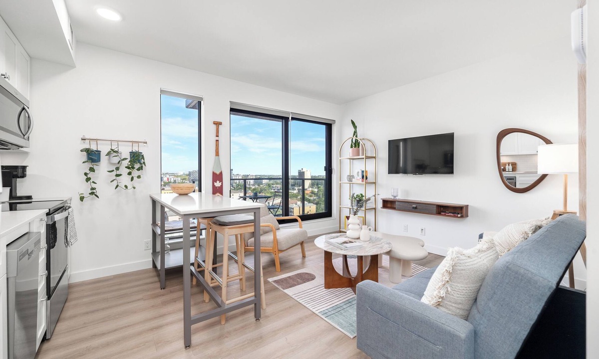 Crescent Heights Condo | Stylish Condo W/Stunning views & Short Walk DT