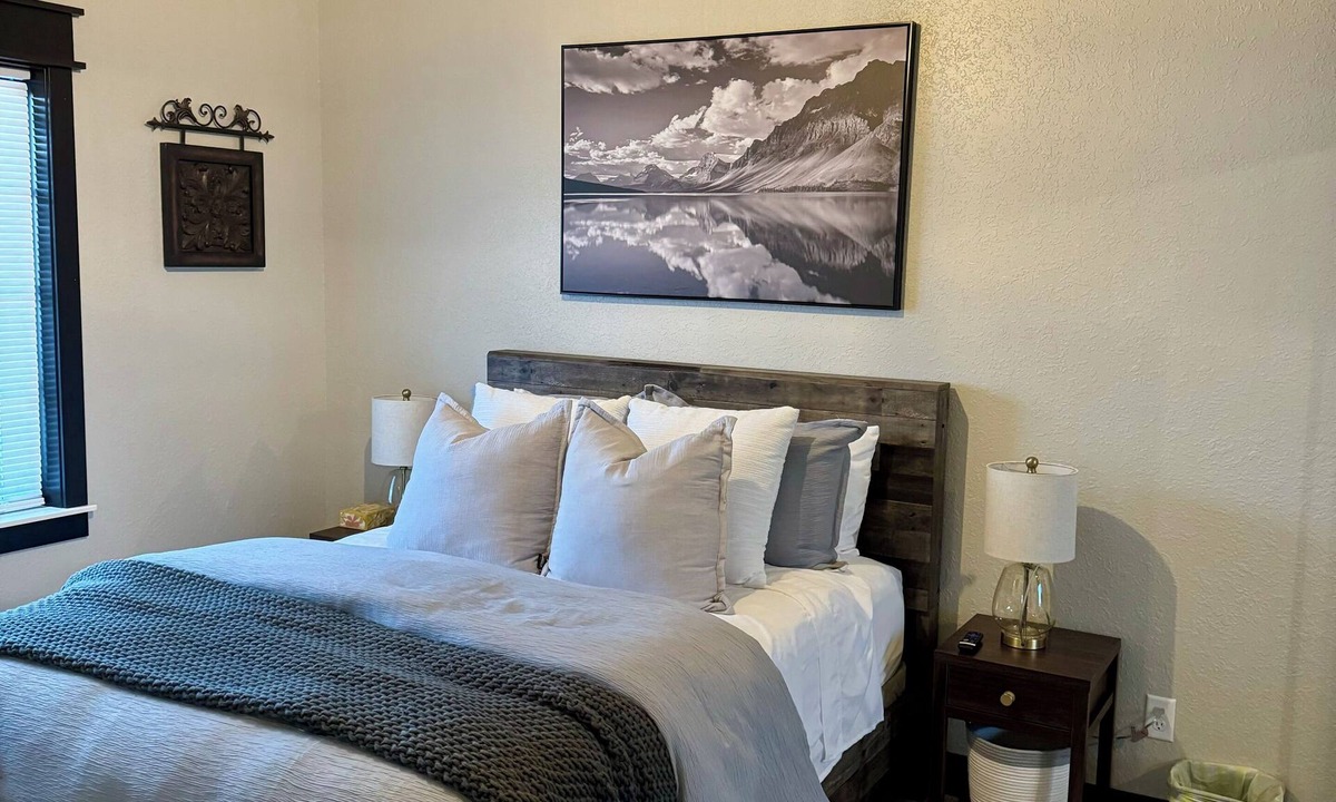 Hermosa Condo | Stylish, Gateway to the Black Hills , 2-bedroom condo -20minutes to Mt. Rushmore