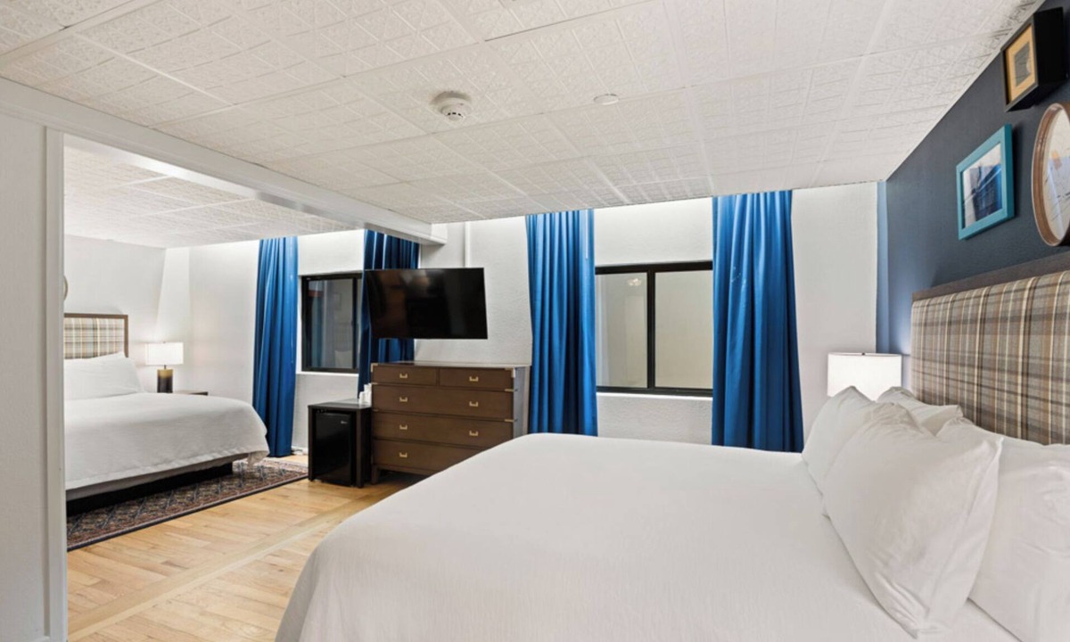 Glenwood Springs Hotel | Stylish Urban Getaway Near Local Restaurants & Entertainment | 2 Units
