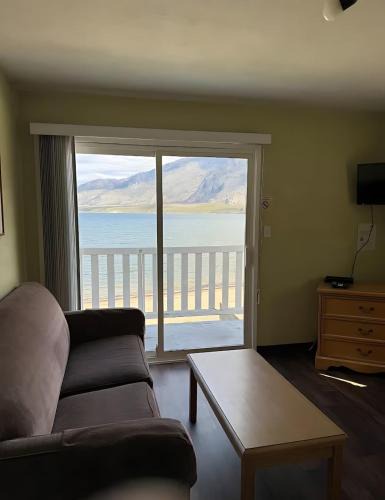 Okanagan-Similkameen House | Suite 16 Green Gables Resort Lake View Retreat