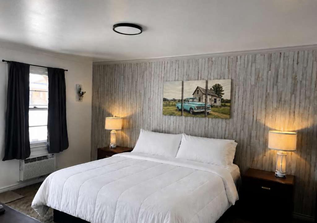 Lusk House | Suite Farmhouse Room