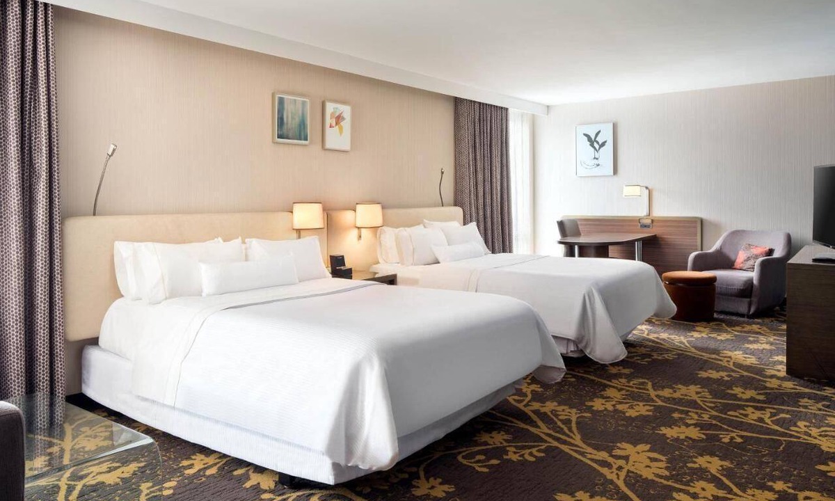 Downtown Cleveland Hotel | Suite in Downtown under a mile from Rock & Roll HoF, Browns & Gaurdians Stadiums