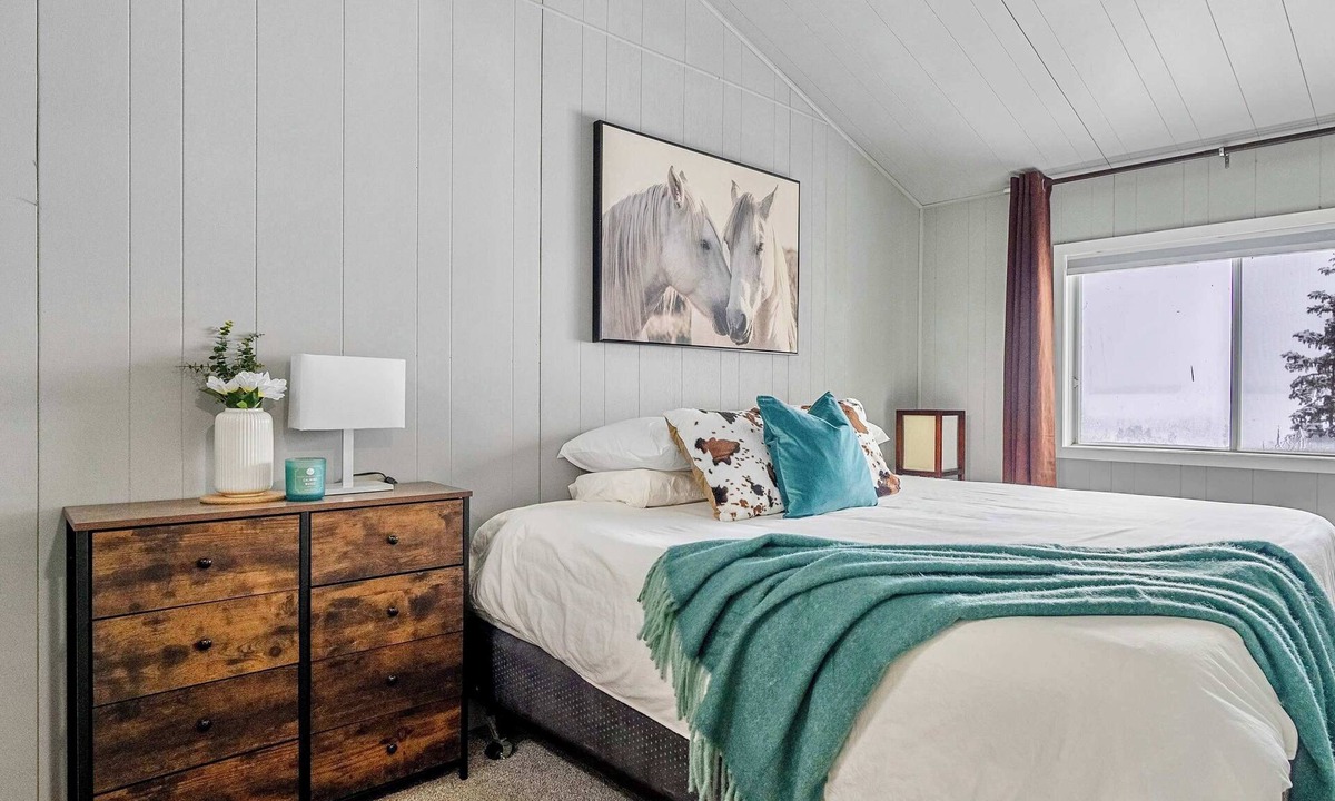 Central Alberta House | Summer Lake Cabin + Boat Slip + Fire Pit + Beach