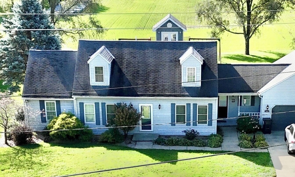 Mitiwanga House | Sunny Cape Cod, king bed + playground, near lake, Cedar Point