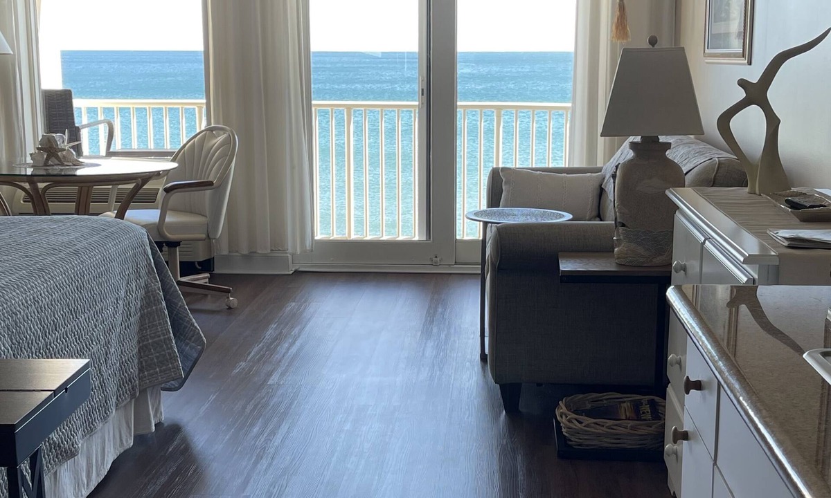 Hampton Condo | SUNRISE IN BED~BREATHTAKING OCEAN VIEWS~COUPLES RETREAT!