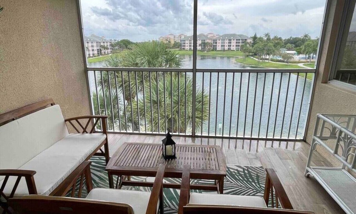 Jupiter Condo | Sunrise & Sunset views, Pool, 1/2 mile to beach!