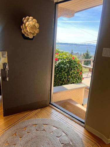 West Vancouver Villa | Sunset Ocean Retreat