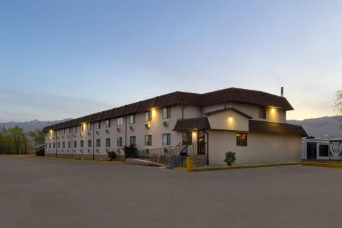 Ogden Hotel | Super 8 by Wyndham Ogden, Utah