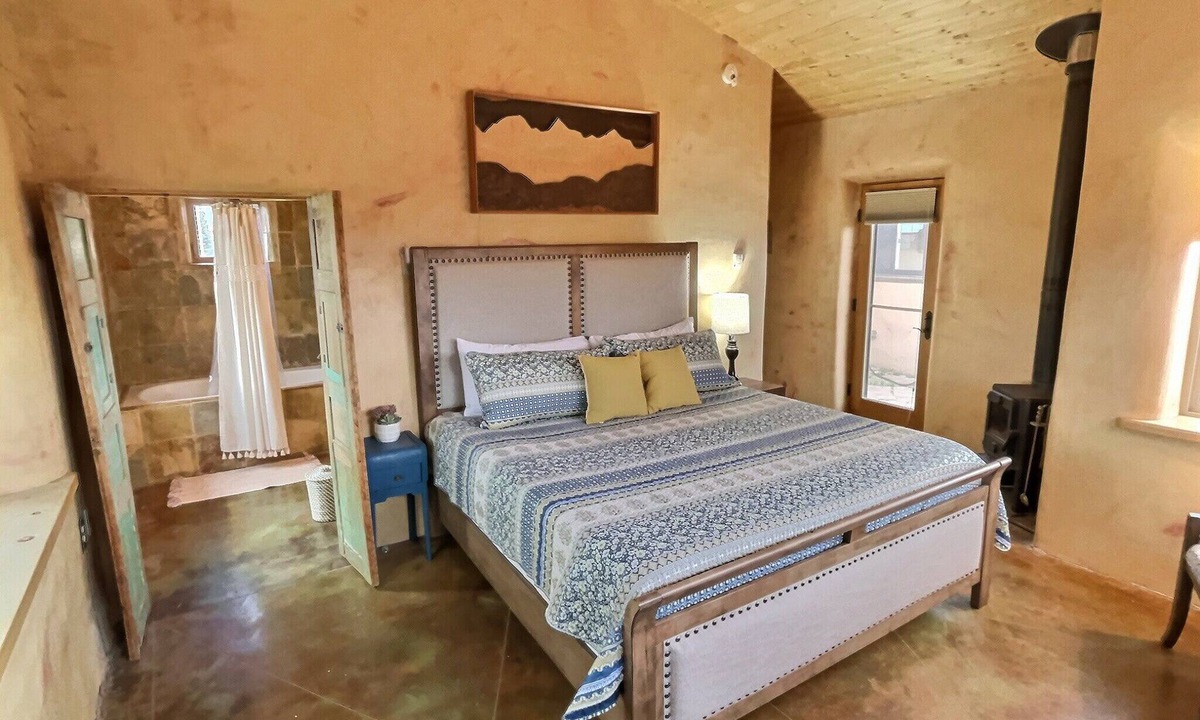 Taos House | Sweet Adobe Convenient to Taos and Taos Ski Valley